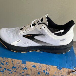 Men's Brooks Launch 9 Running Shoes. Size 11.5. White/Black.